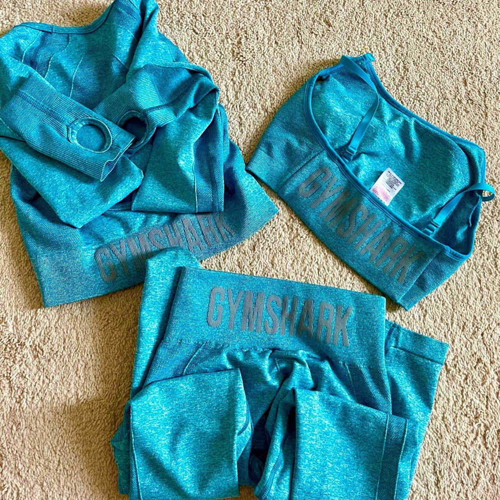 SOLD**Gymshark Women’s Workout Set